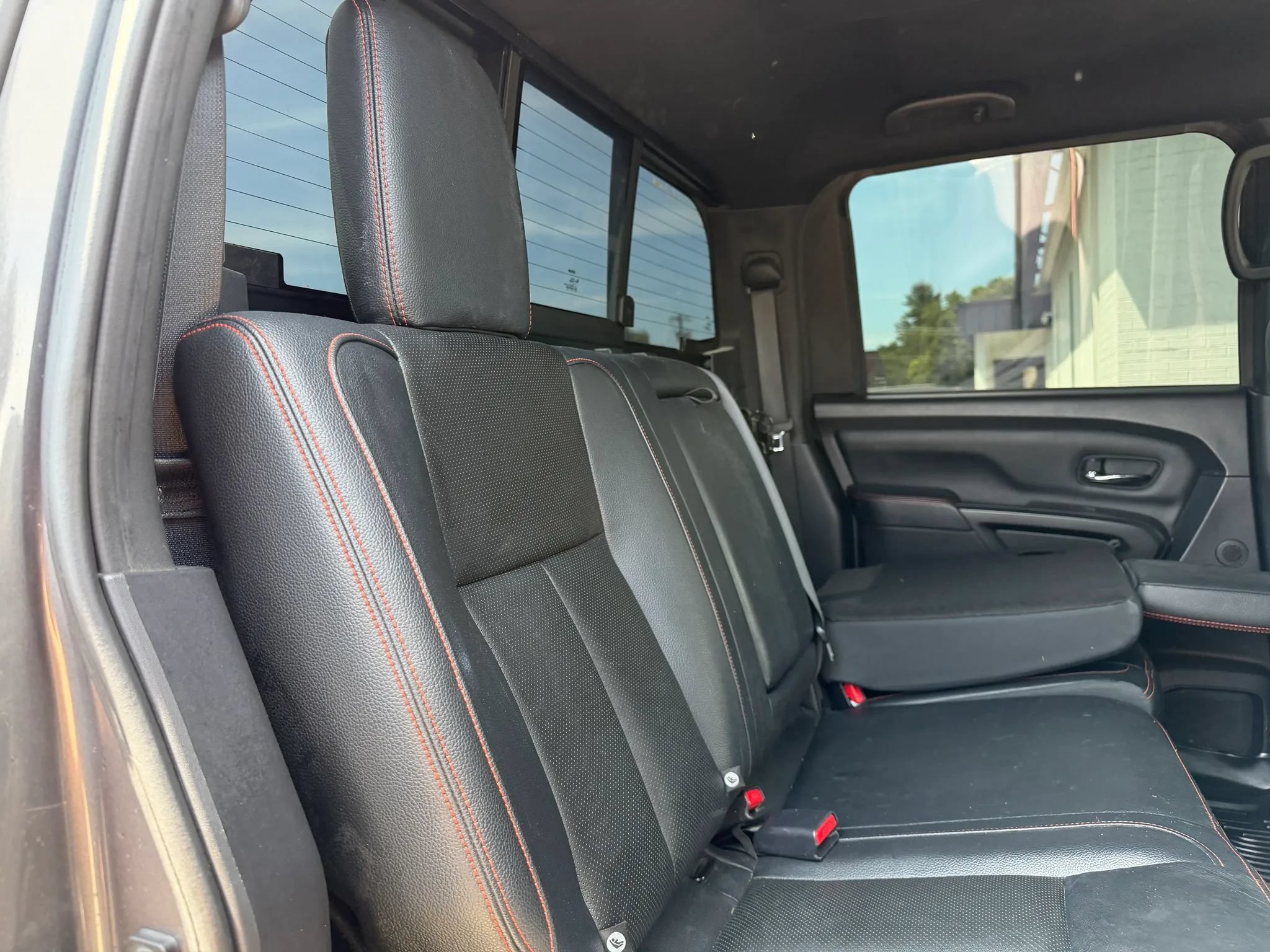 Used 2020 Nissan Titan PRO-4X w/ Pro-4x Convenience Package AWD/4WD image 12