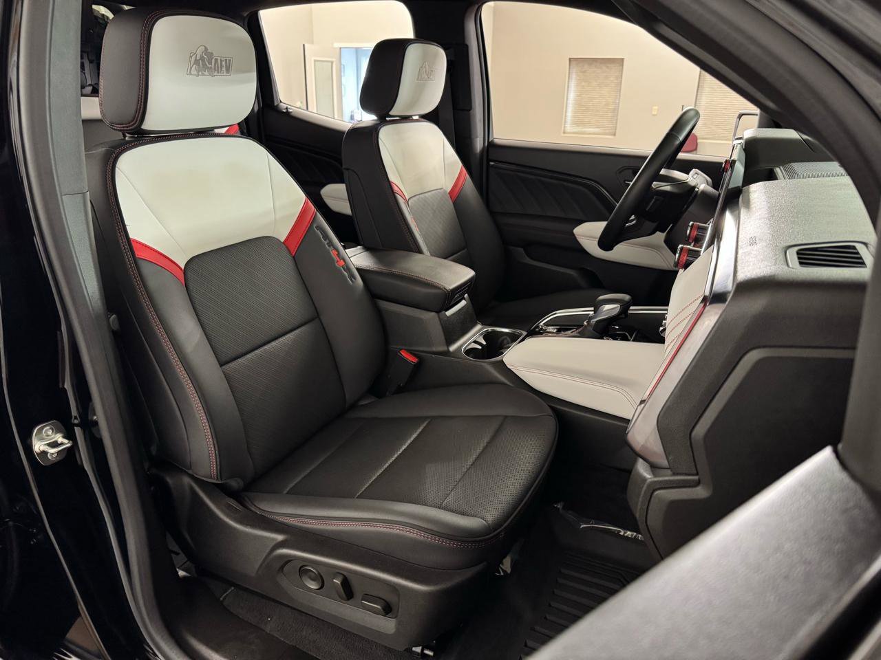 Used 2024 GMC Canyon AT4X w/ AT4X AEV Edition image 42