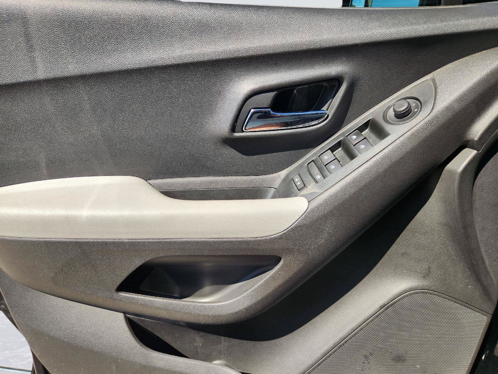 Certified 2020 Chevrolet Trax LS w/ LPO, Cargo Package FWD image 21