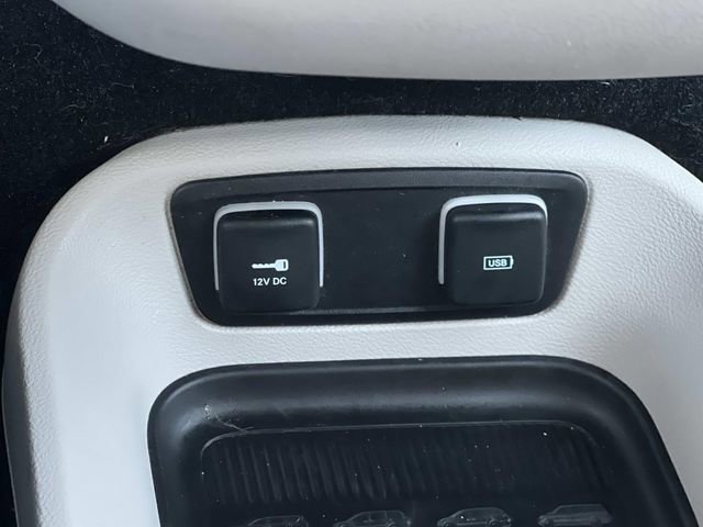 Used 2017 Chrysler Pacifica Touring-L FWD image 27