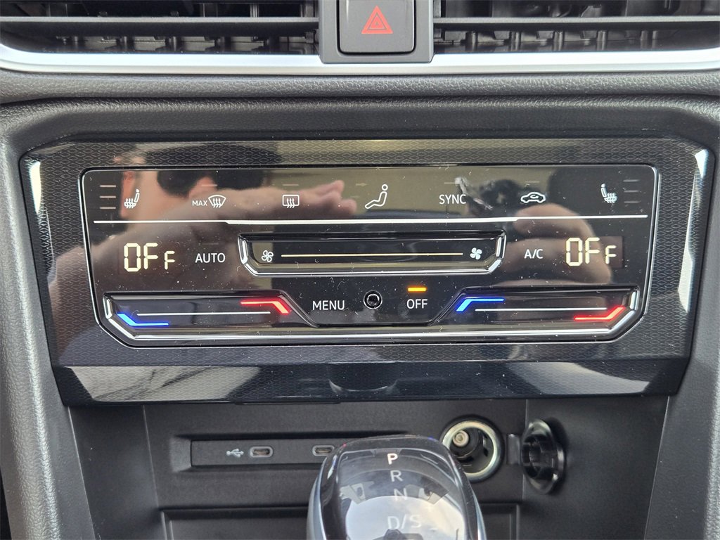 New 2025 Volkswagen Taos SE image 16