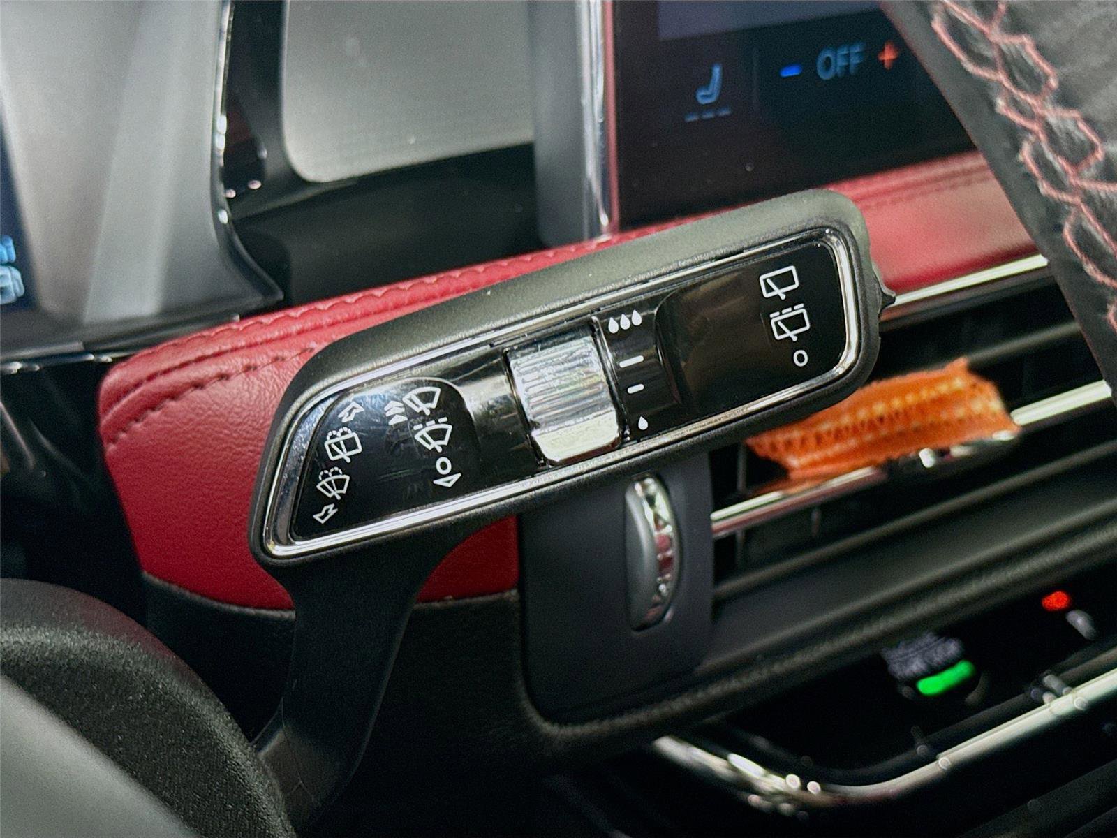 Used 2025 Lincoln Corsair Grand Touring w/ Towing Package image 6