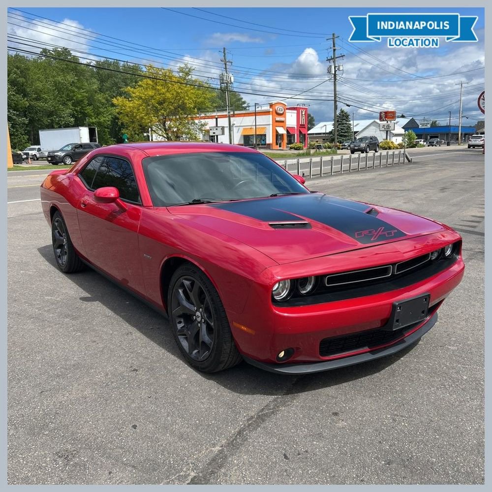 Used 2017 Dodge Challenger R/T RWD image 1