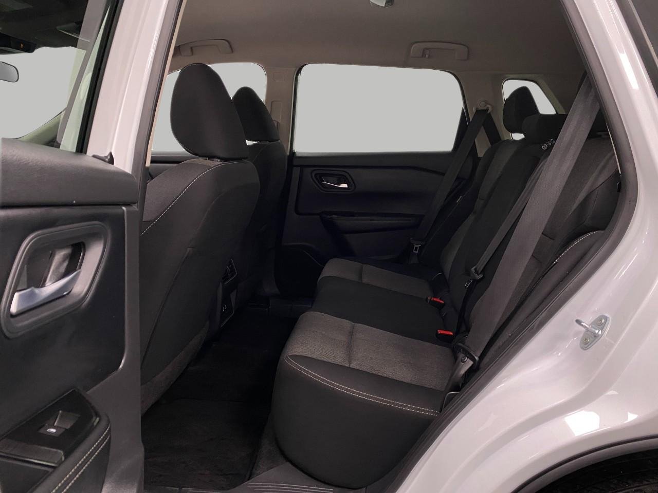 Used 2025 Nissan Rogue SV image 28