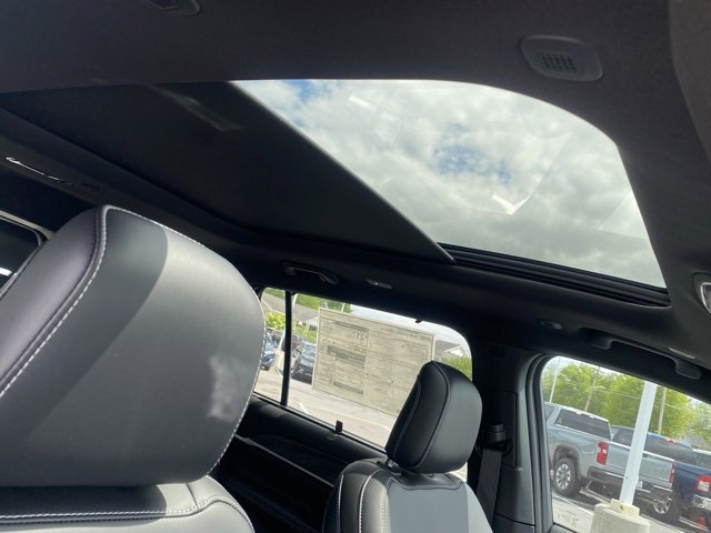 New 2025 Jeep Grand Cherokee L Limited w/ Luxury Tech Group II image 32