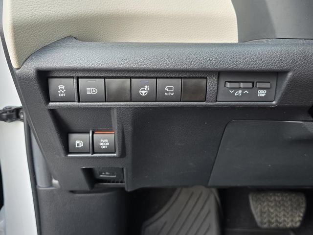 Used 2024 Toyota Sienna Platinum AWD/4WD image 32