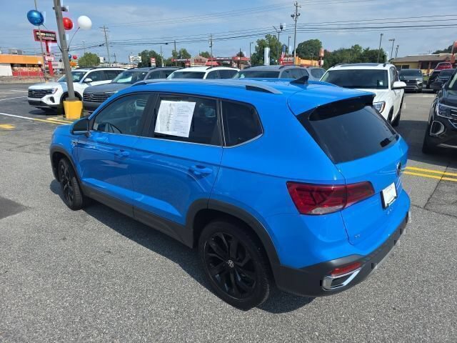 Certified 2023 Volkswagen Taos SE w/ Black Wheel Package FWD image 5