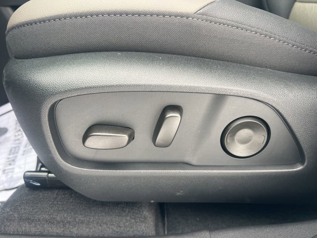 New 2026 Chevrolet Equinox LT w/ Convenience Package II image 16