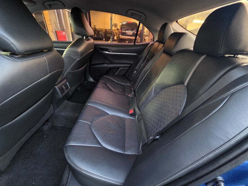 Used 2018 Toyota Camry XSE FWD image 13