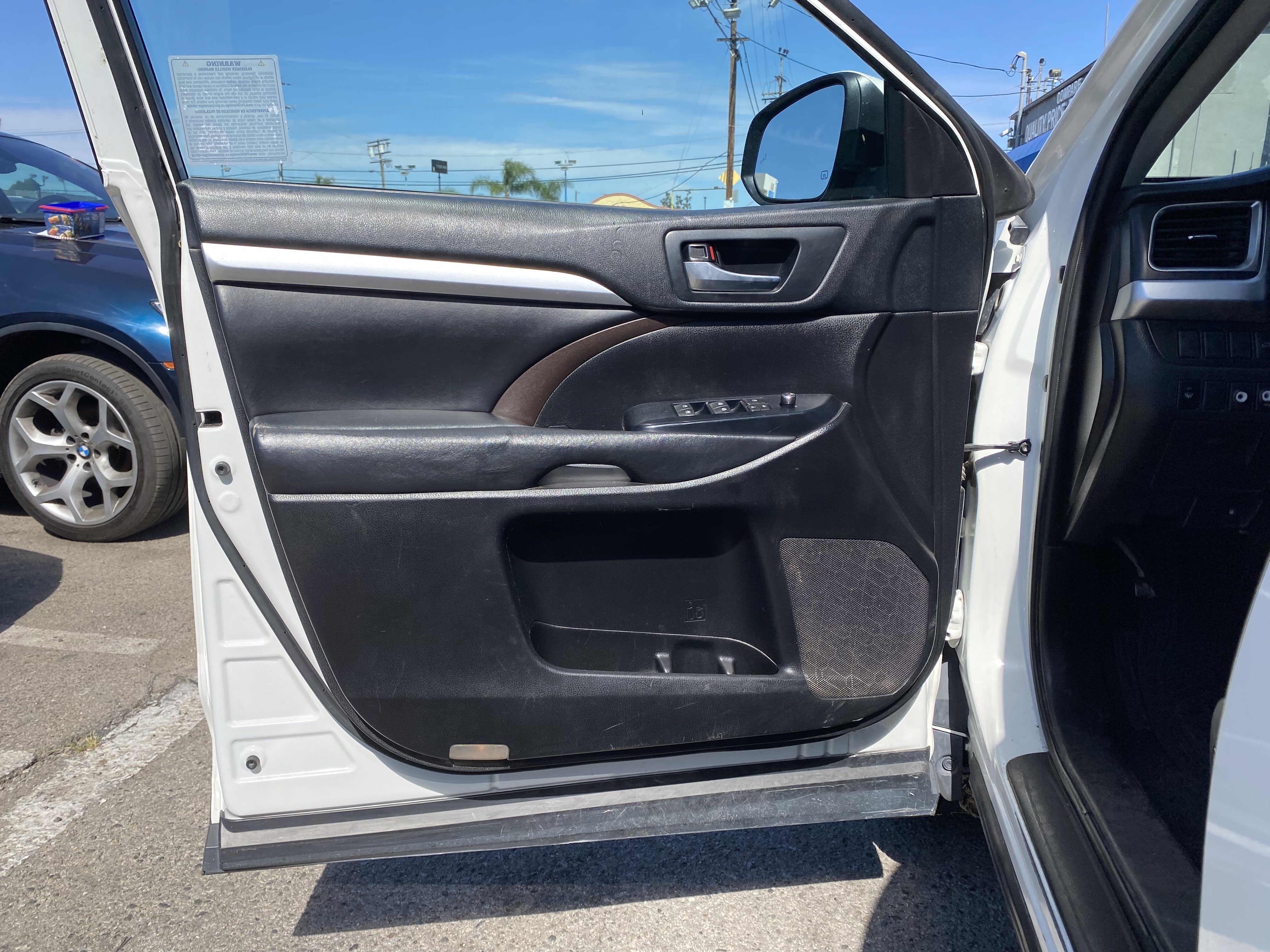 Used 2019 Toyota Highlander XLE FWD image 17