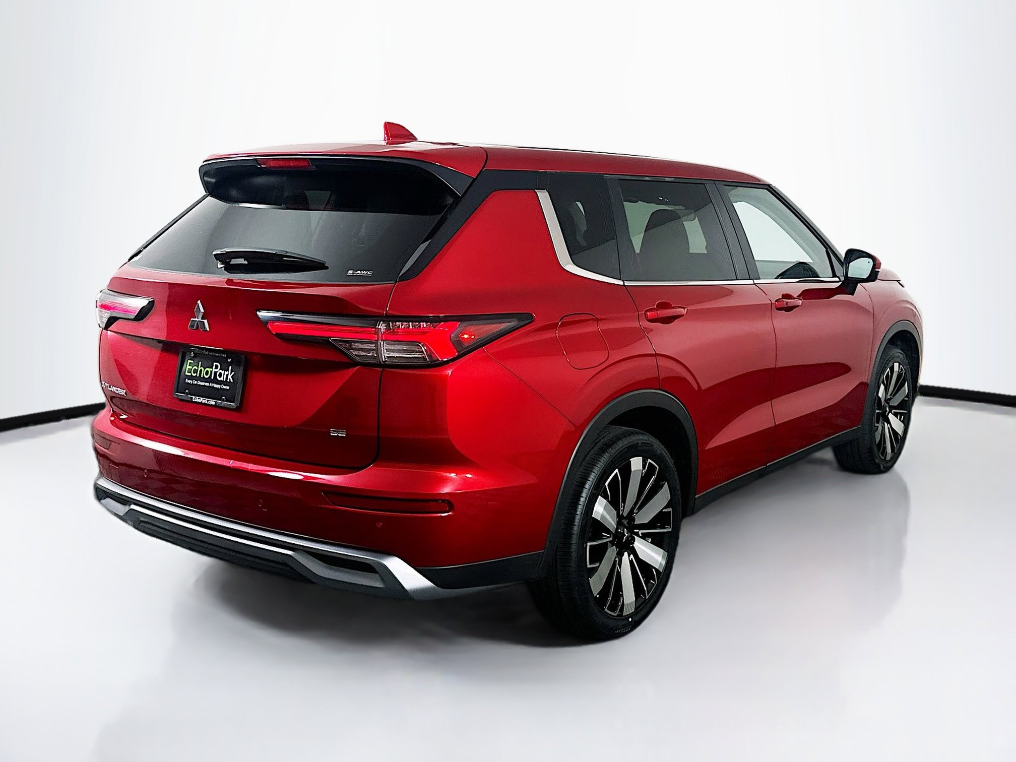 Used 2025 Mitsubishi Outlander SE image 9