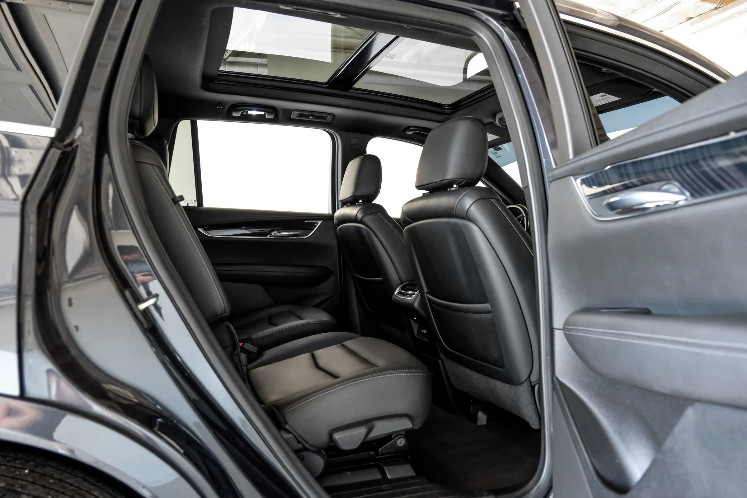 Used 2022 Cadillac XT6 Premium Luxury w/ Technology Package FWD image 29