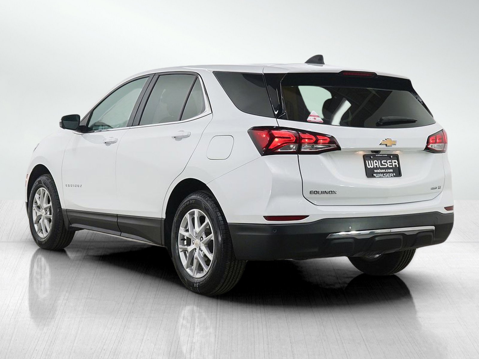 Used 2024 Chevrolet Equinox LT image 3