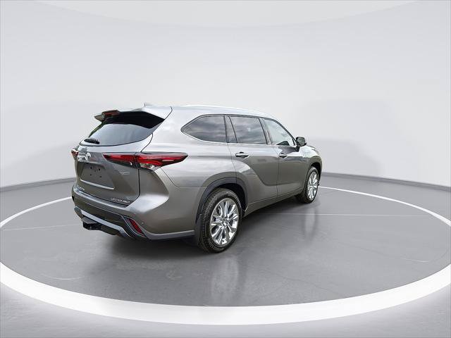 Certified 2026 Toyota Highlander Limited AWD/4WD image 10