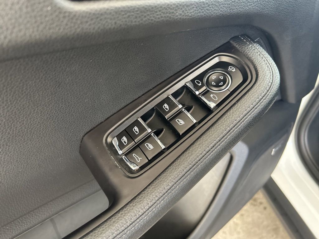 Used 2022 Porsche Macan image 38