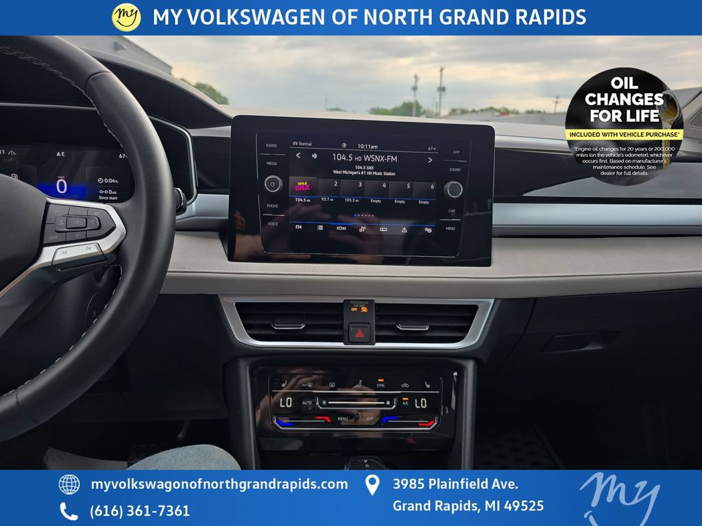 Used 2025 Volkswagen Taos SE w/ Panoramic Sunroof Package AWD/4WD image 21