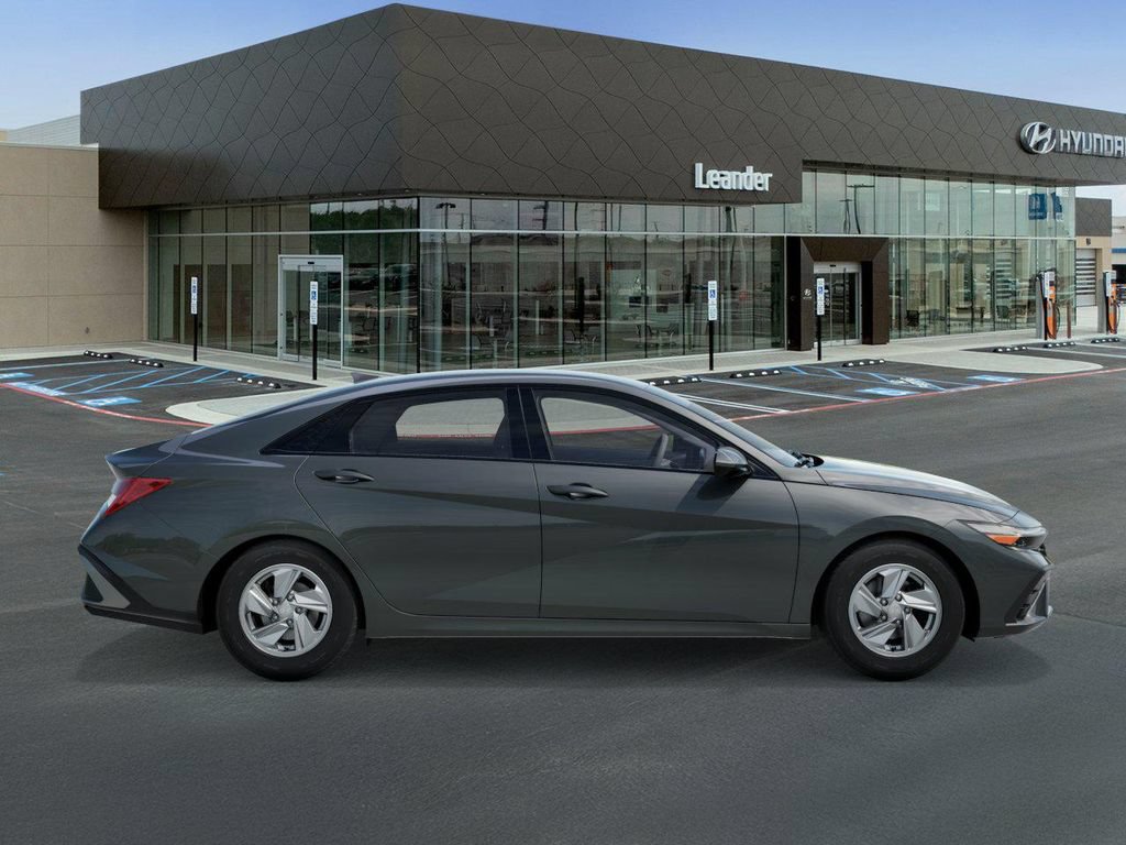 New 2026 Hyundai Elantra SE FWD image 7