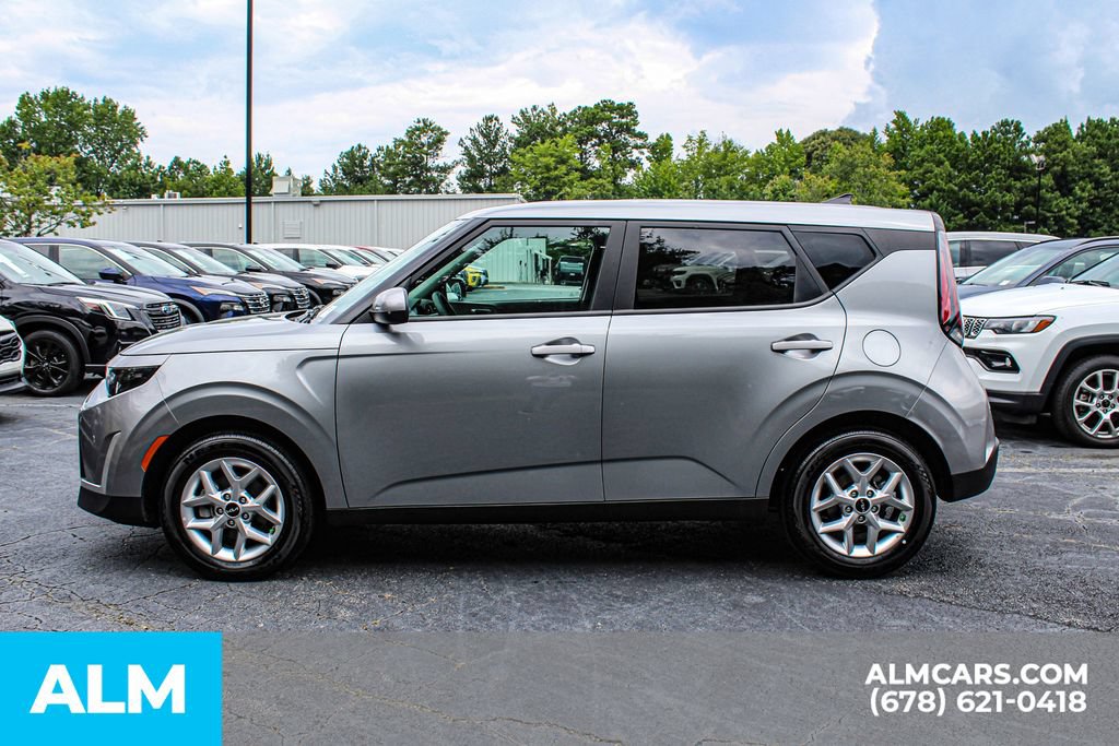 Used 2025 Kia Soul LX w/ LX Technology Package FWD image 7