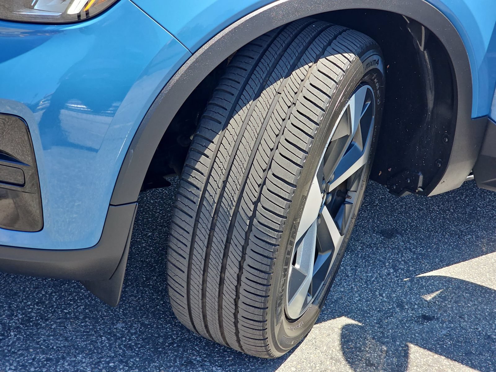 Used 2024 Volvo XC40 B5 Core AWD/4WD image 32