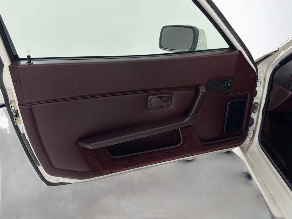 Used 1988 Porsche 944 Turbo RWD image 15