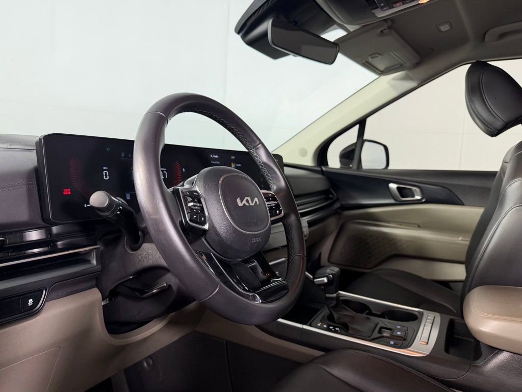 Used 2025 Kia Carnival image 22