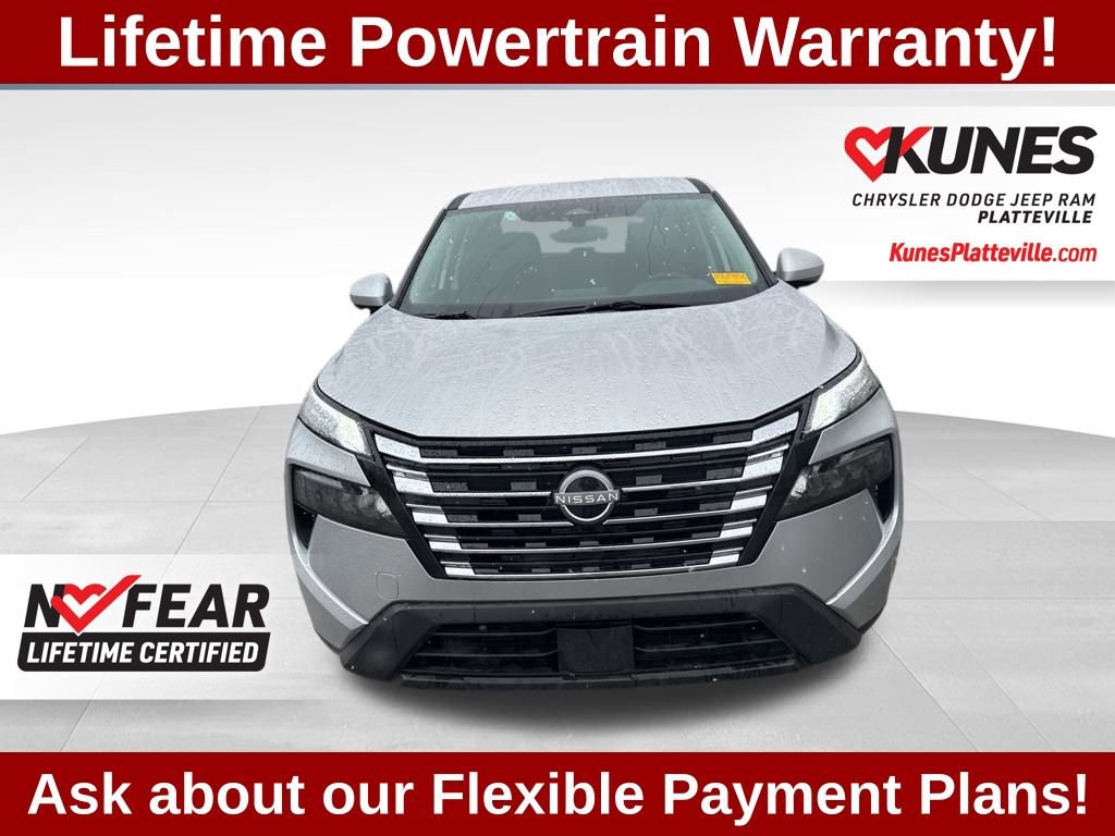 Used 2025 Nissan Rogue SV image 4