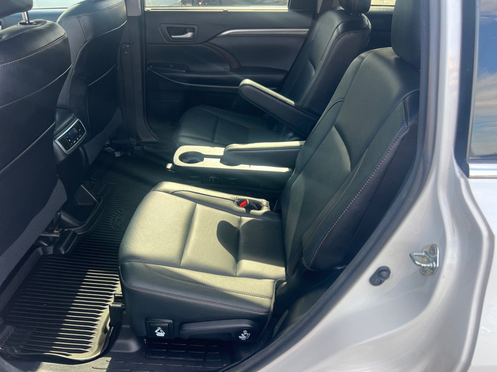 Used 2017 Toyota Highlander Limited AWD/4WD image 14