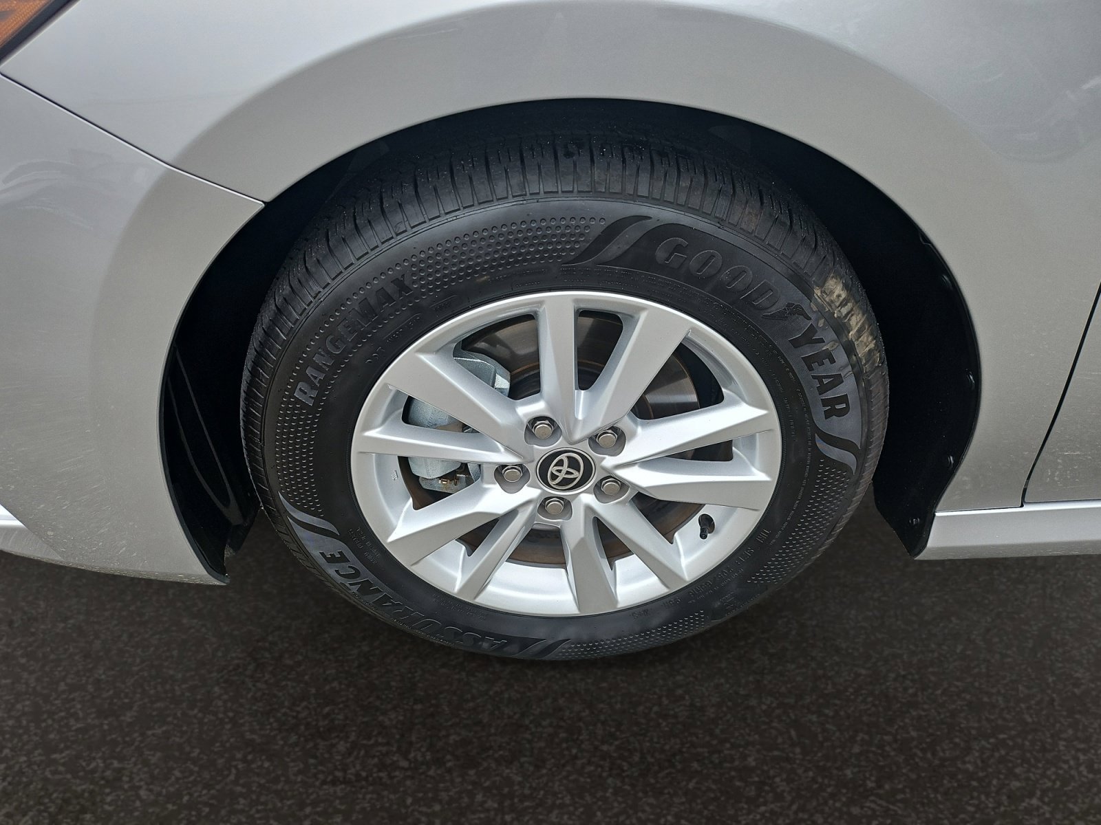 Used 2026 Toyota Camry LE FWD image 40