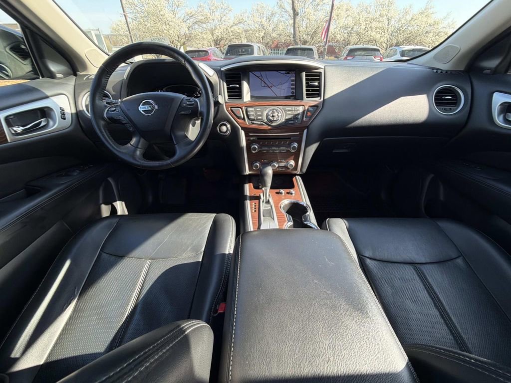 Used 2017 Nissan Pathfinder Platinum image 19