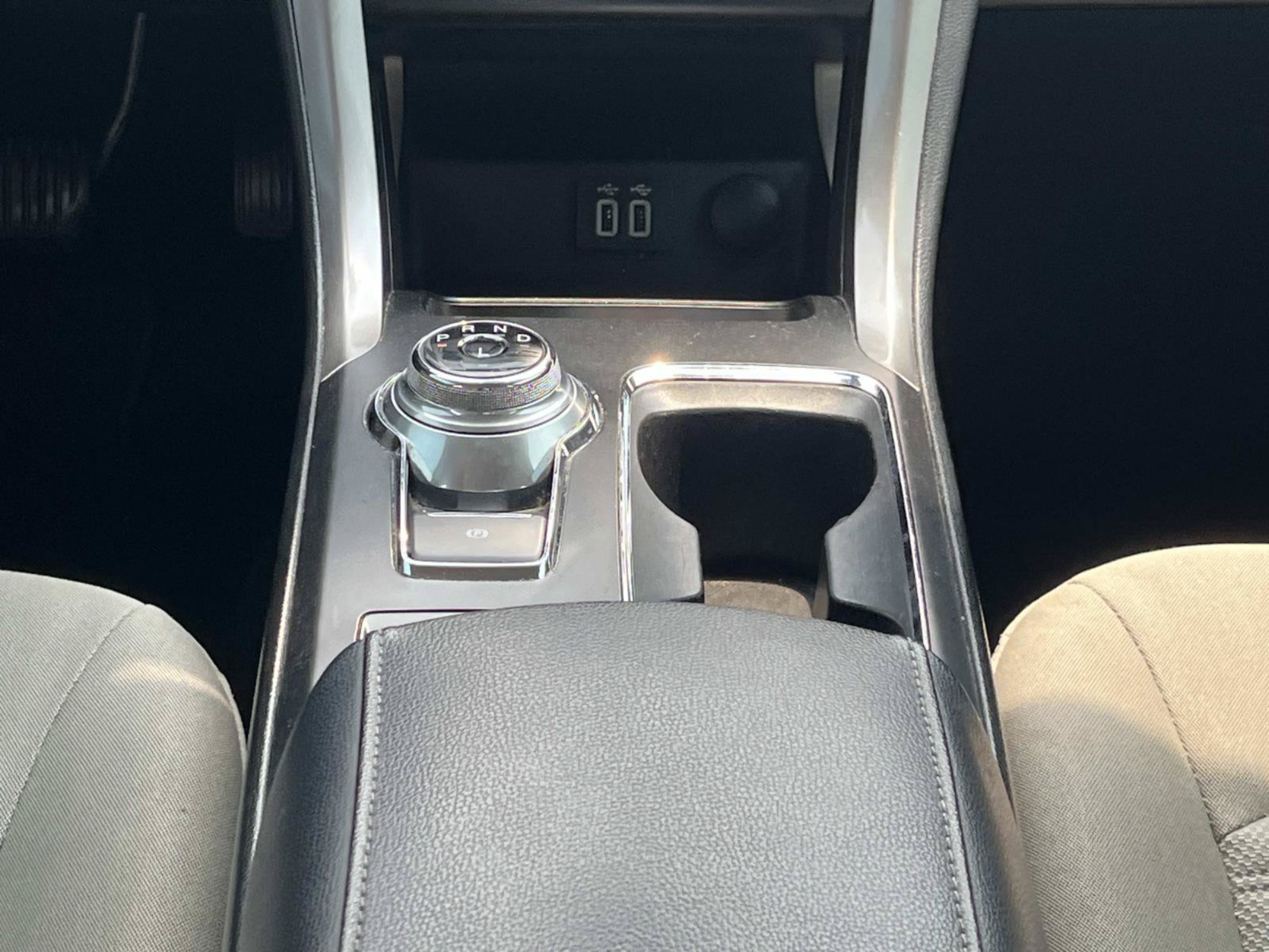 Used 2019 Ford Fusion SE FWD image 13