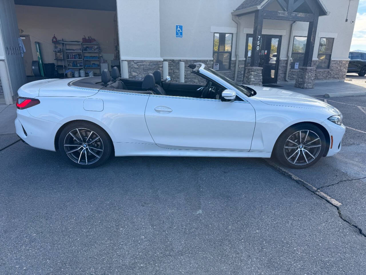 Used 2025 BMW 430i Convertible w/ Premium Package RWD image 8