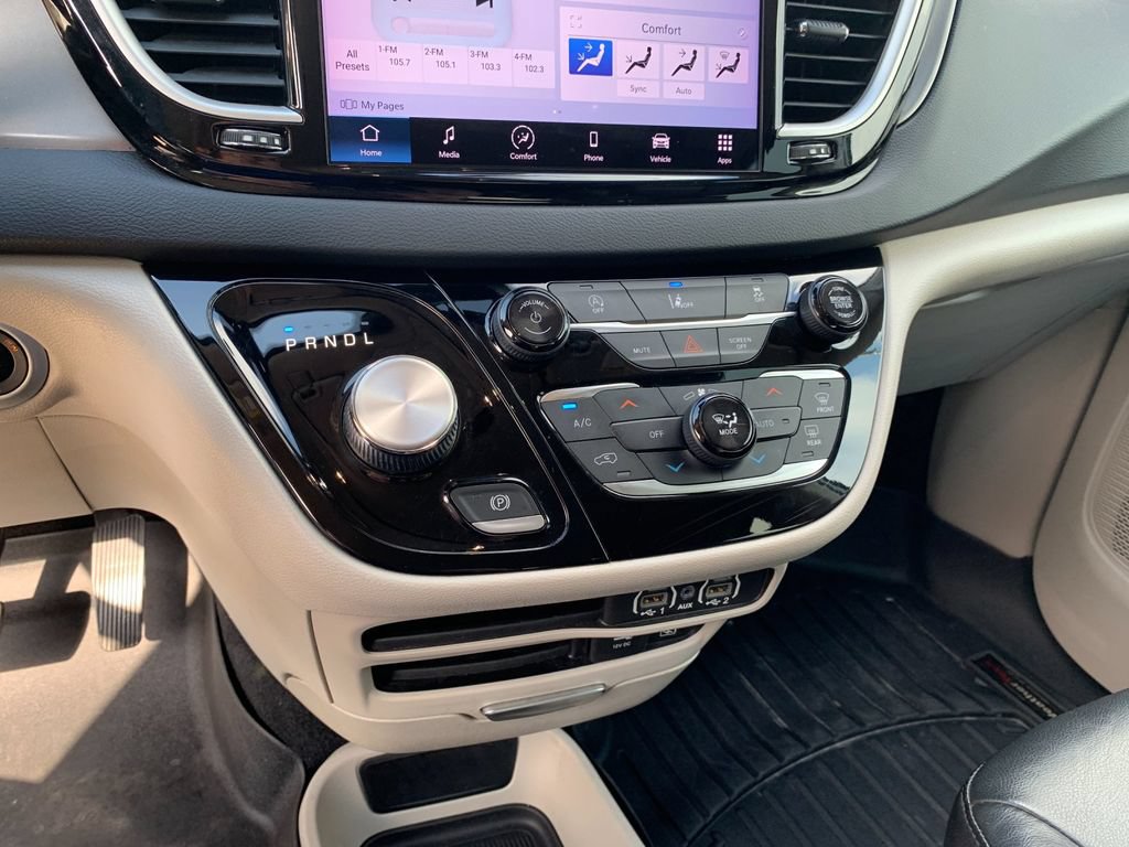 Used 2022 Chrysler Pacifica Touring-L FWD image 26