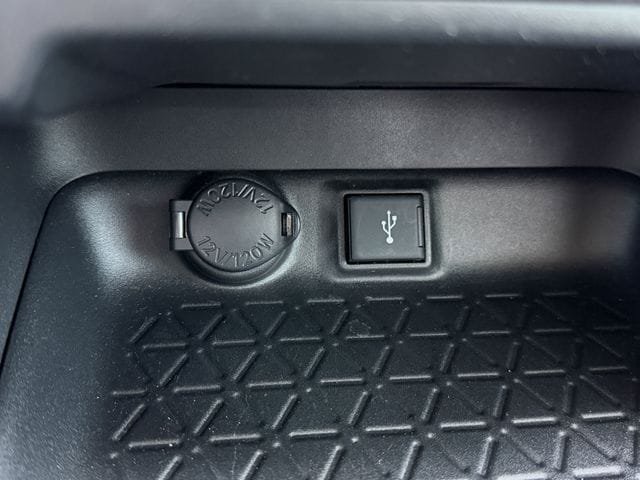 Used 2020 Toyota RAV4 XLE w/ Convenience Package FWD image 21