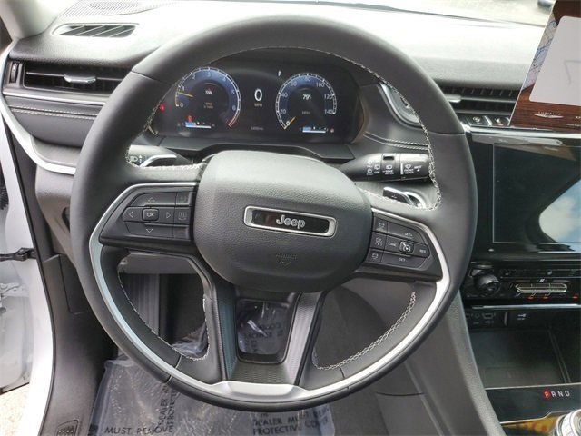 Used 2023 Jeep Grand Cherokee Laredo w/ Luxury Tech Group I image 24