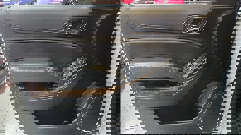 Used 2019 Chevrolet Tahoe 4WD w/ Enhanced Driver Alert Package image 19