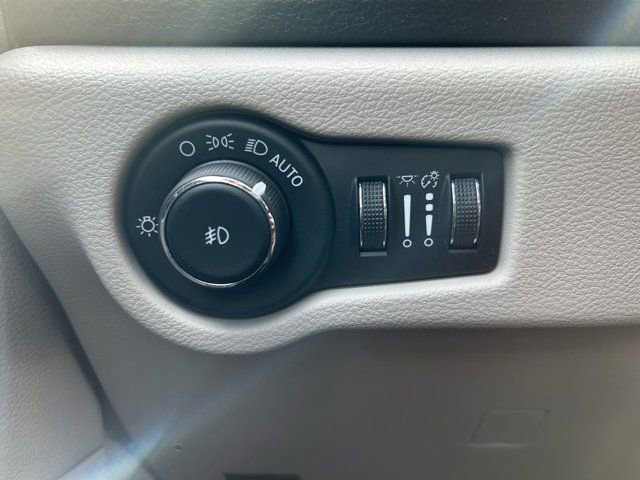 Used 2022 Chrysler Pacifica Limited w/ Uconnect Theater Family Group AWD/4WD image 19