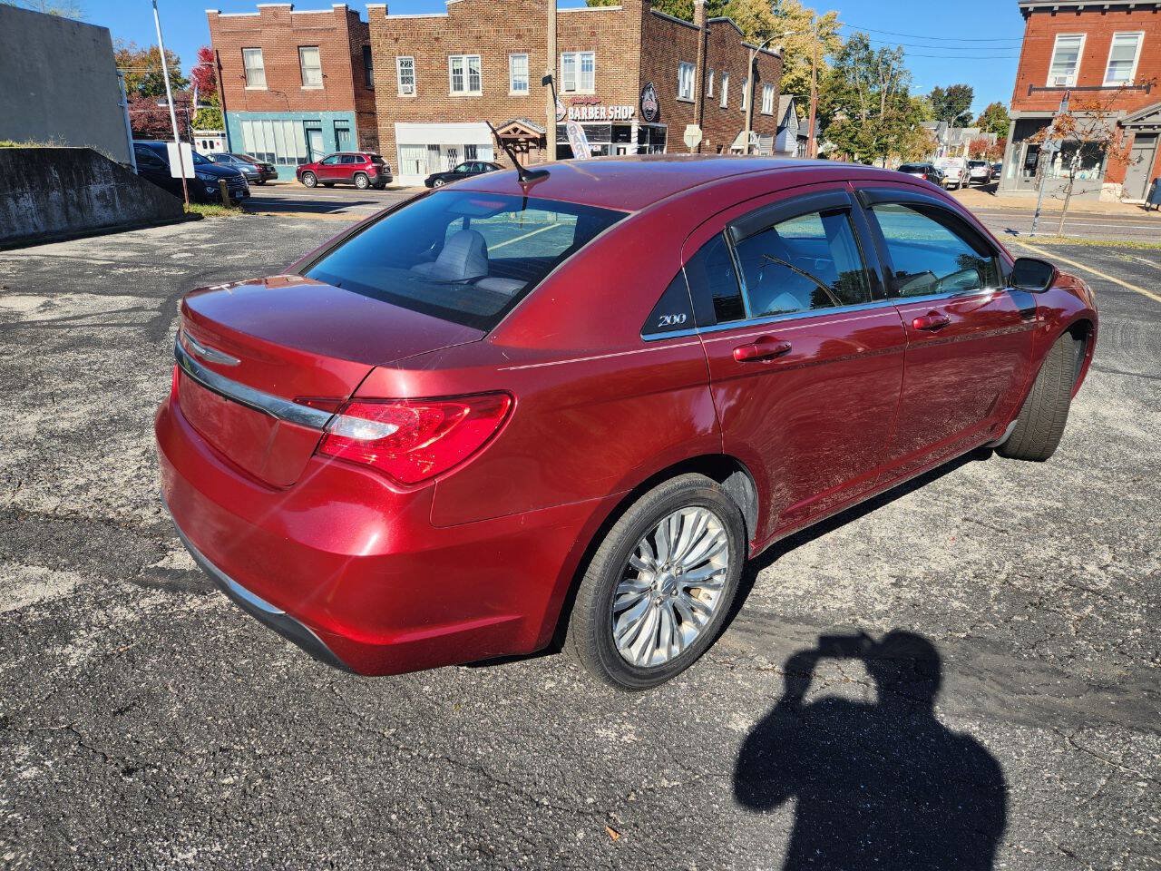 Used 2013 Chrysler 200 Touring FWD image 11