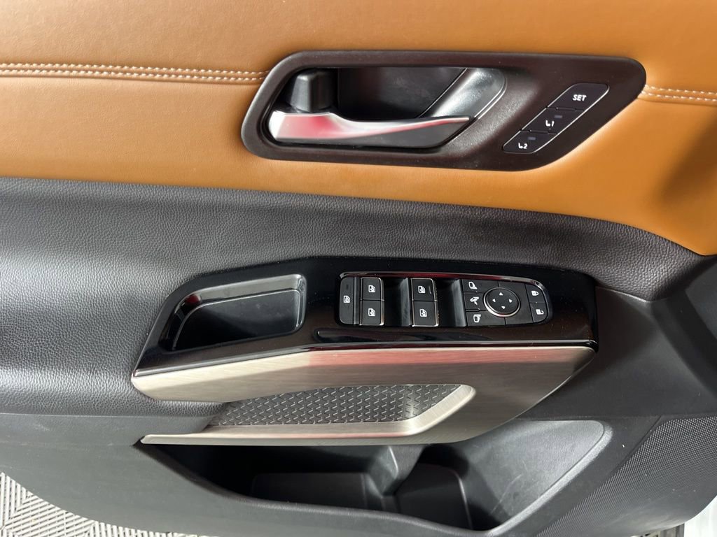 Used 2024 Nissan Pathfinder Platinum w/ Cargo Package image 27