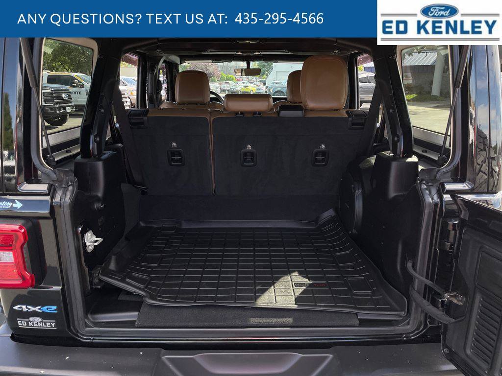 Used 2021 Jeep Wrangler Unlimited Sahara w/ Cold Weather Group AWD/4WD image 32