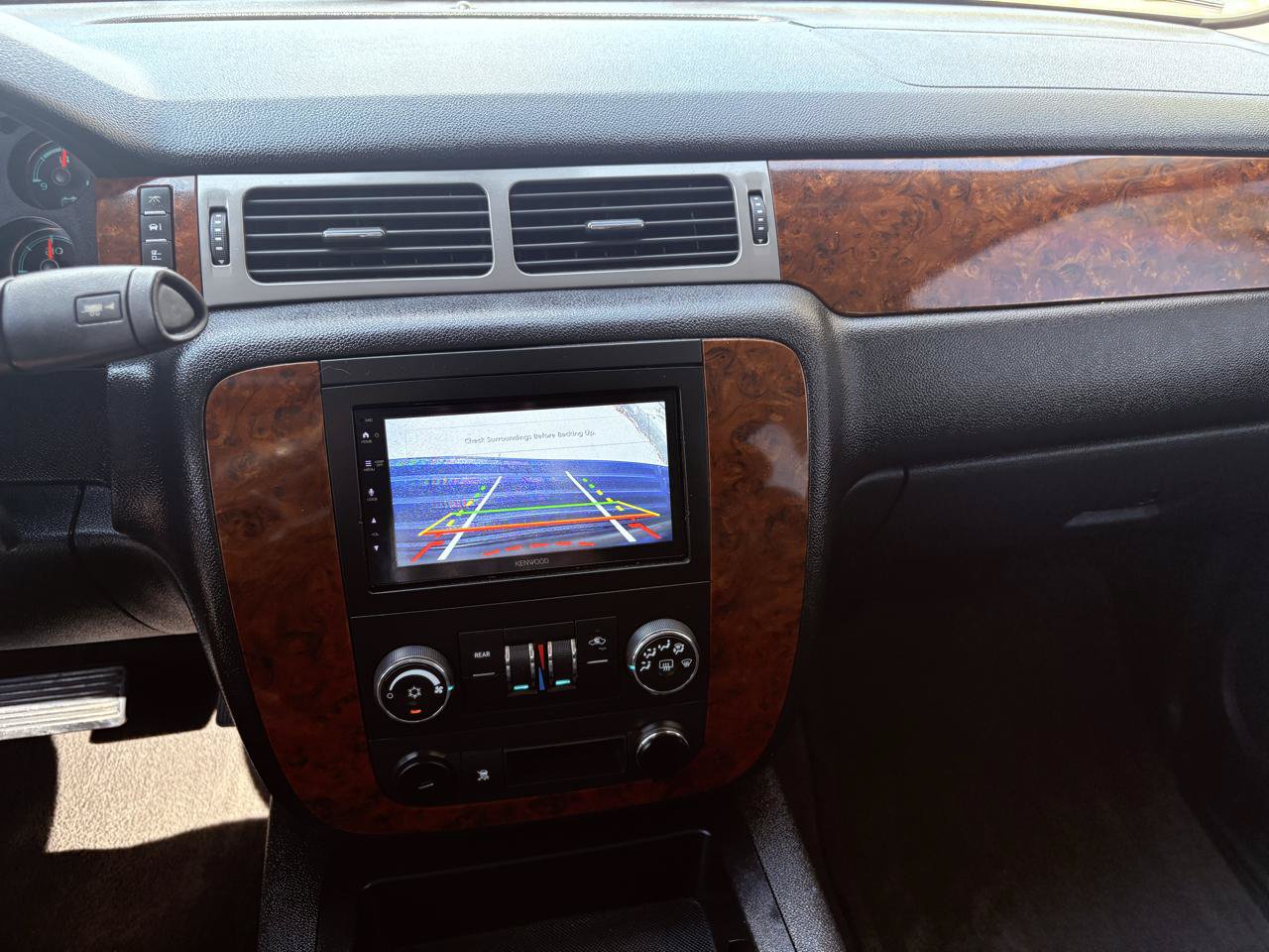 Used 2011 Chevrolet Suburban LS RWD image 32