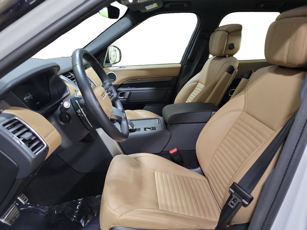 Used 2024 Land Rover Discovery Metropolitan Edition AWD/4WD image 13