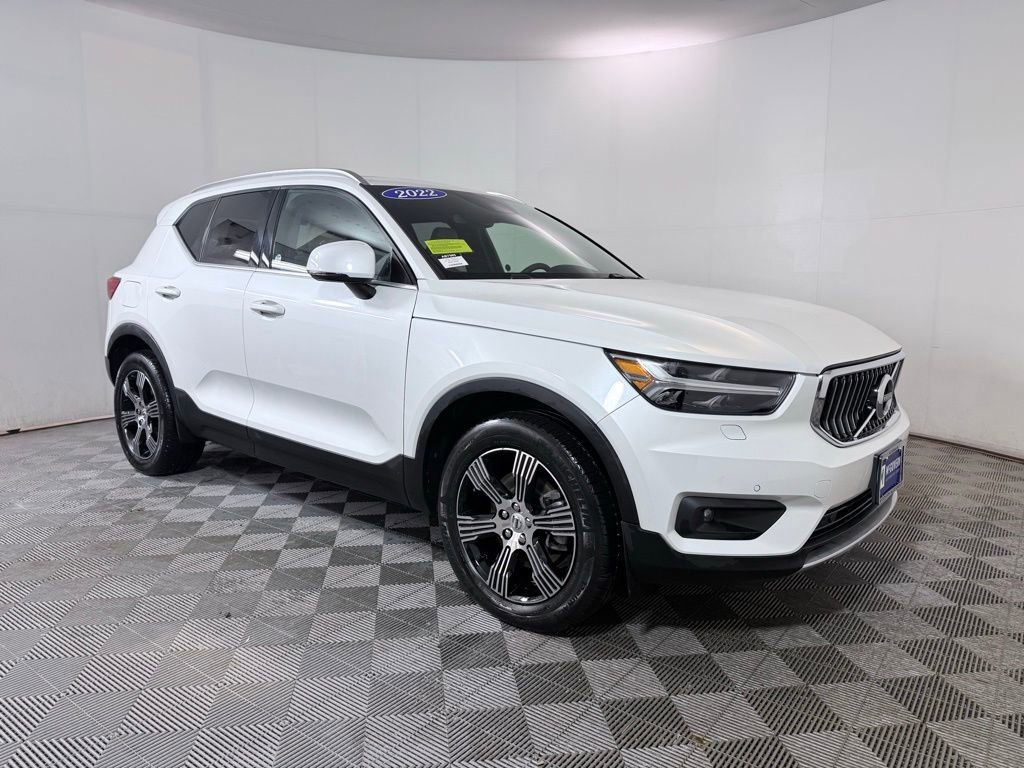 Used 2022 Volvo XC40 T5 Inscription w/ Climate Package image 9