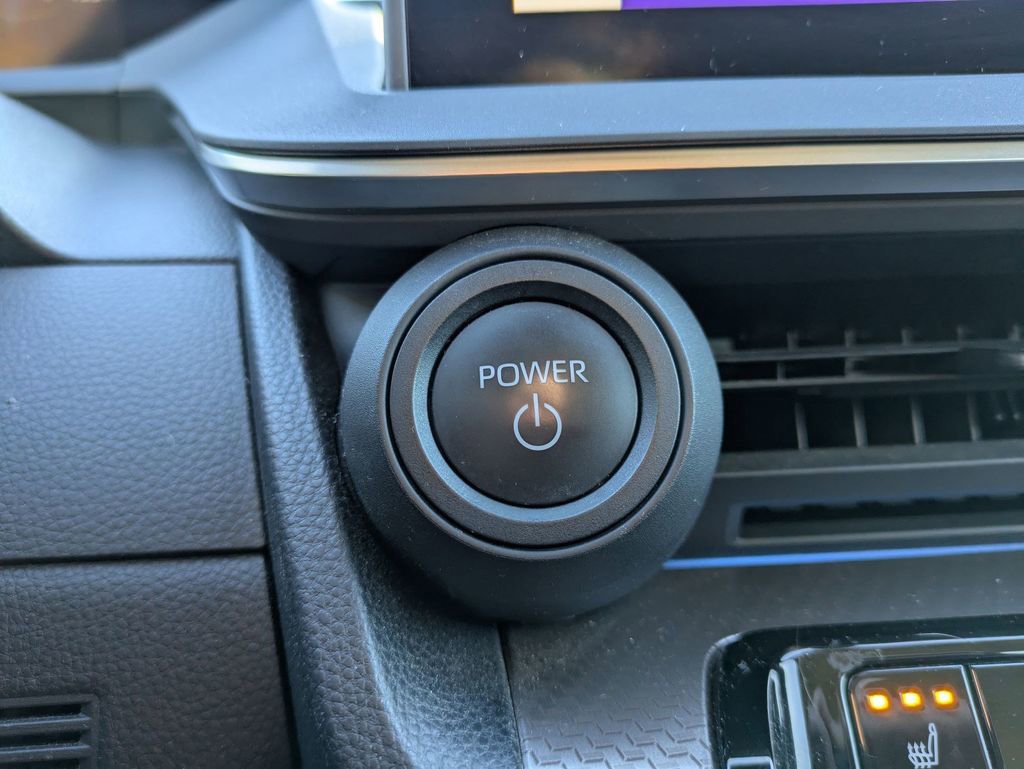 Used 2023 Toyota Prius XLE image 18