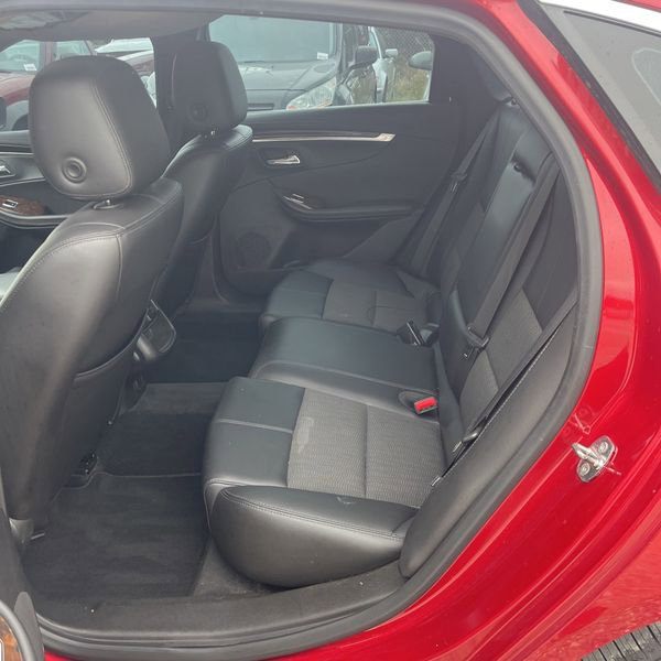 Used 2015 Chevrolet Impala LT w/ Convenience Package image 11