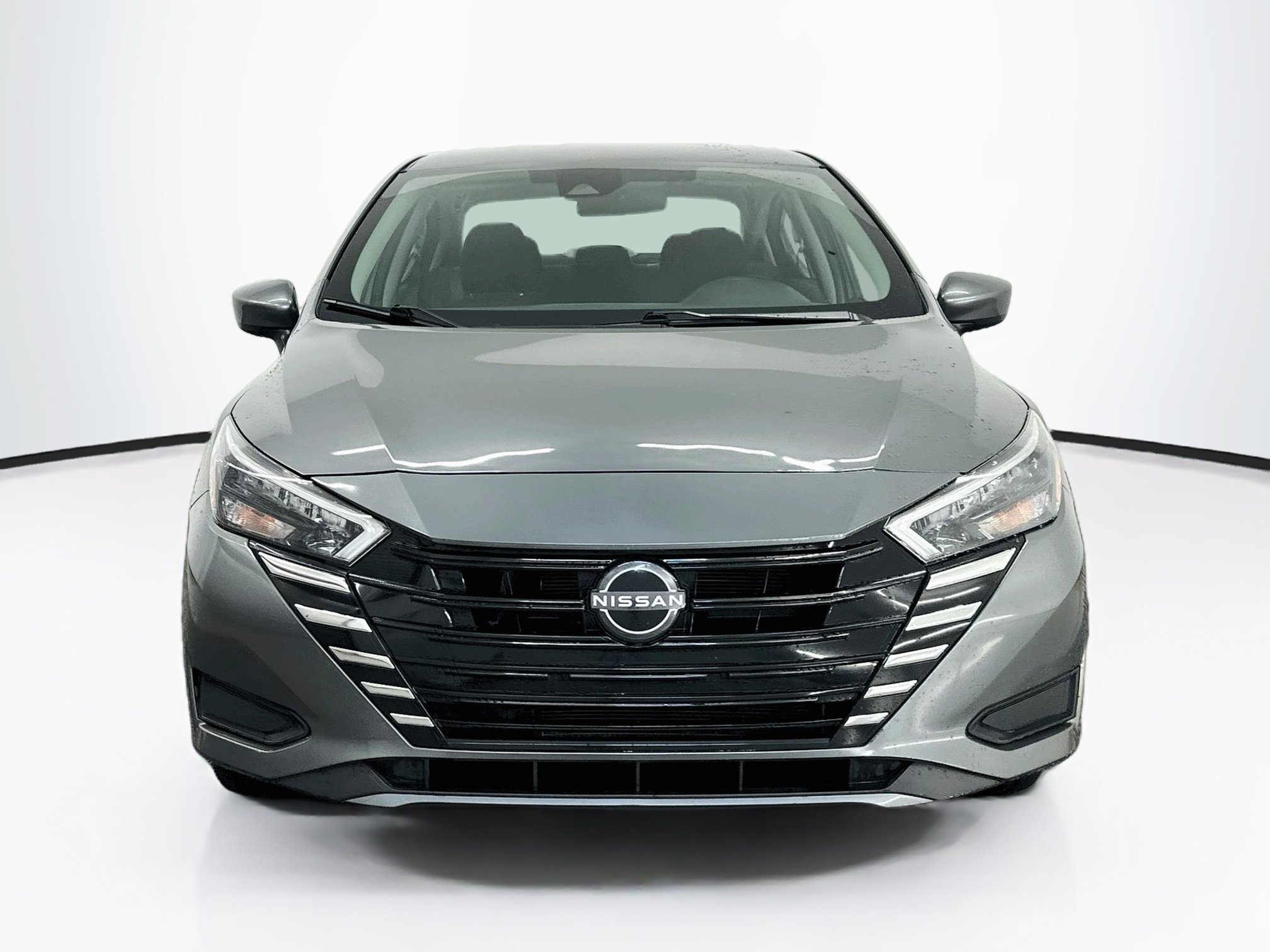 Used 2025 Nissan Versa SV FWD image 2