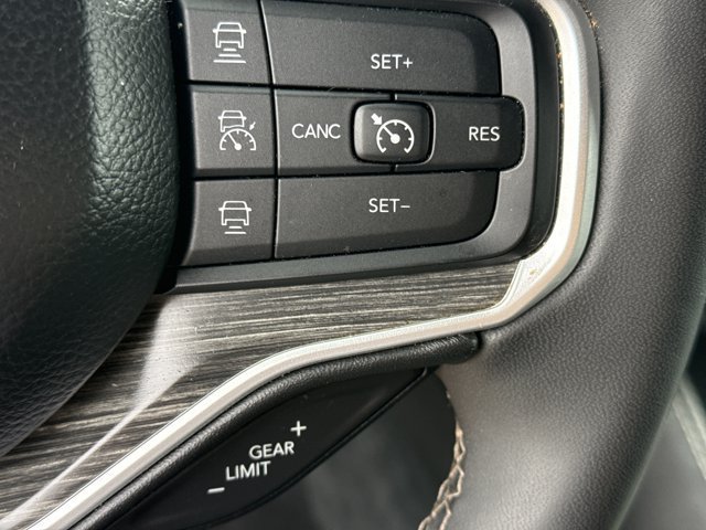 Used 2024 Jeep Wagoneer L Series II RWD image 23
