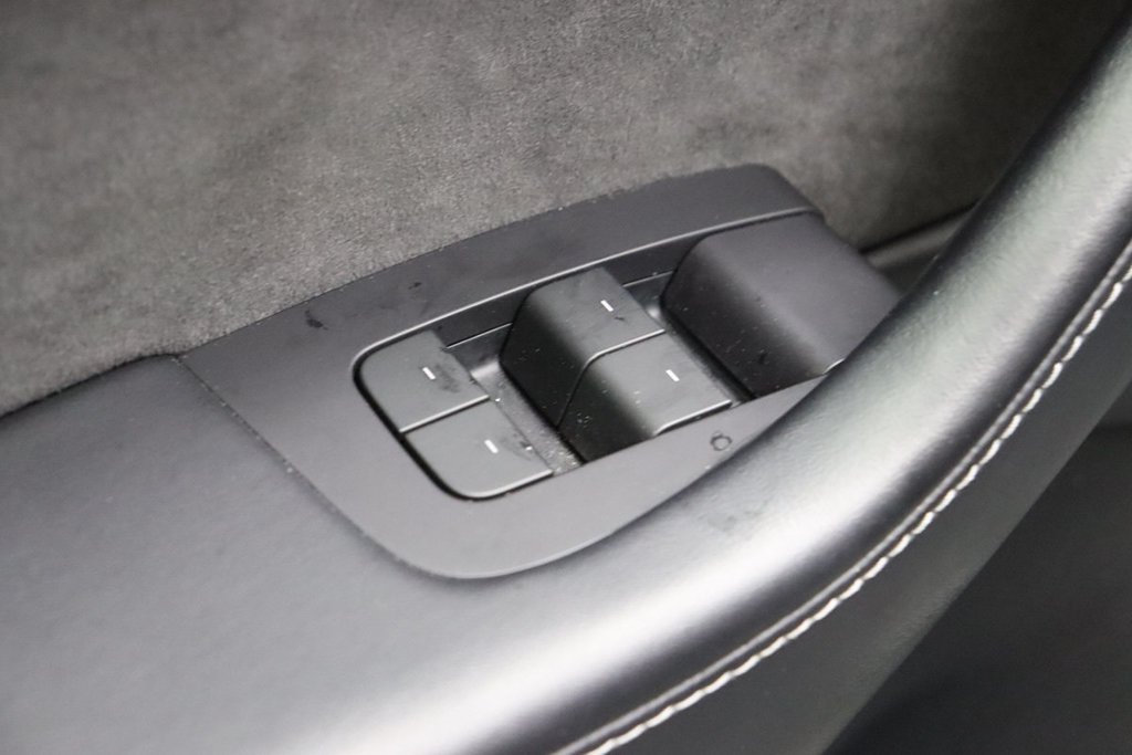Used 2022 Tesla Model Y Performance AWD/4WD image 30