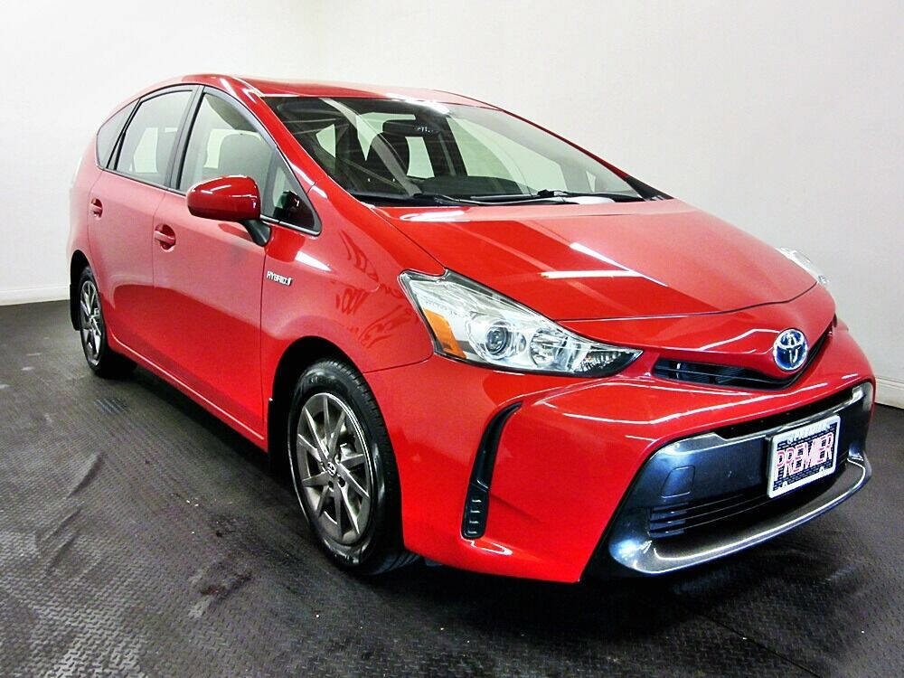 Used 2017 Toyota Prius V Two image 3
