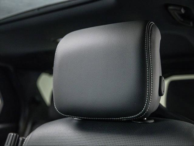 New 2025 Land Rover Discovery S image 14