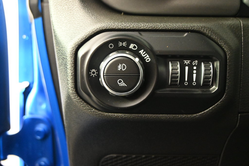 Used 2021 Jeep Gladiator Sport AWD/4WD image 23